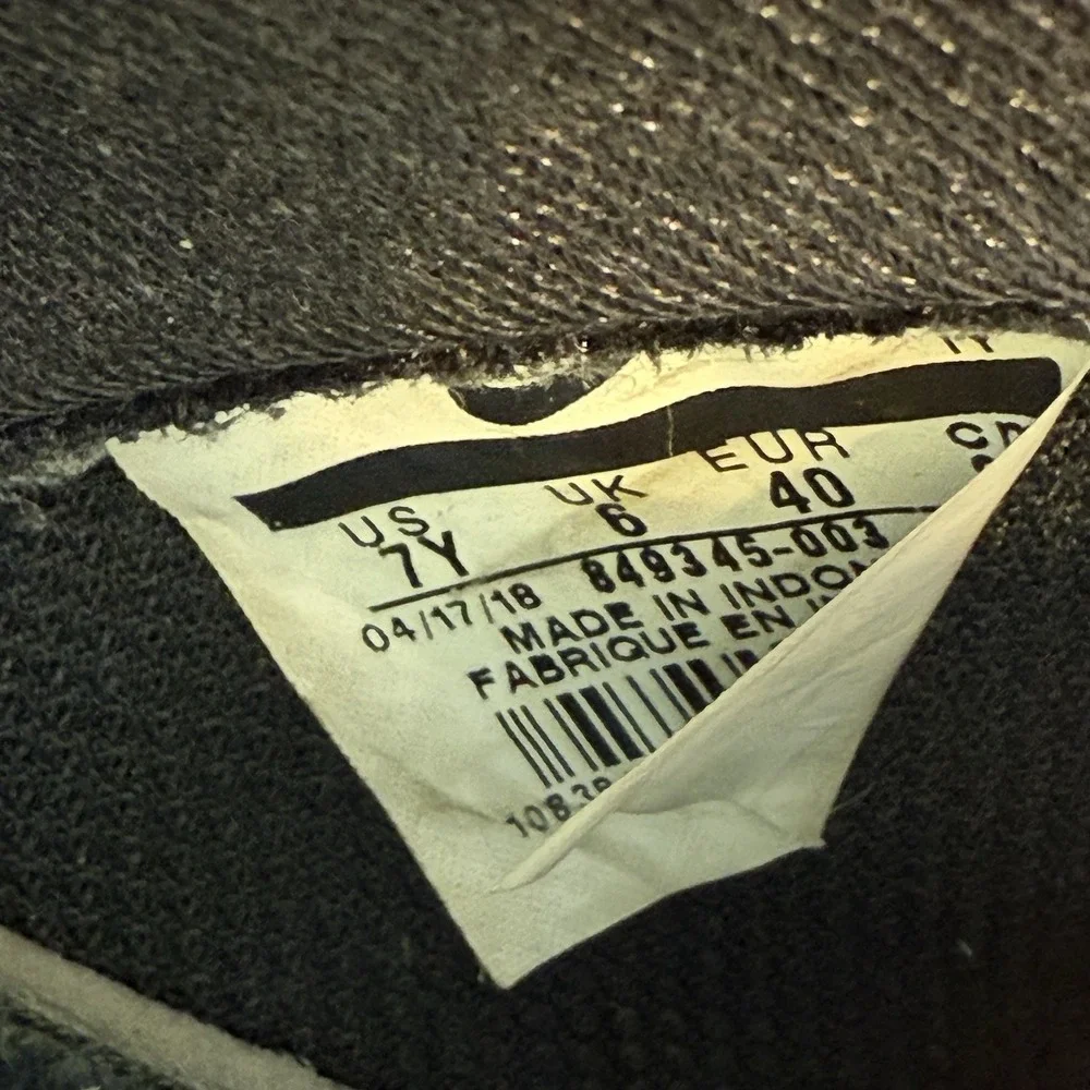 Nike Air Force 1 LV8 Low Metallic Cool Grey (GS) - 849345-003 - Size 7Y
